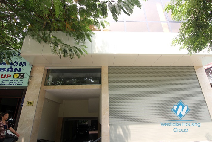 Huge office for rent in Lac Long Quan street, Tay Ho district, Ha Noi